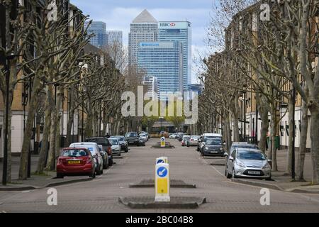 Leere Straßen in Sichtweite von Canary Wharf, im Osten Londons, da Großbritannien weiterhin in Sperrungen bleibt, um die Ausbreitung des Coronavirus einzudämmen. Stockfoto