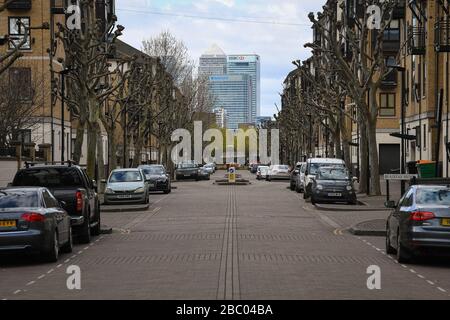 Leere Straßen in Sichtweite von Canary Wharf, im Osten Londons, da Großbritannien weiterhin in Sperrungen bleibt, um die Ausbreitung des Coronavirus einzudämmen. Stockfoto