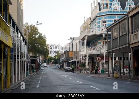 April 2020 - Kapstadt, Südafrika: Leere Landmarke lange Straße in der Stadt Kapstadt während der Sperrung für Covid-19 Stockfoto