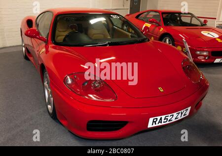 Dreiviertelansicht von A Red, 2003, Ferrari 360 Modena, auf dem Kent Ferrari-Stand, der London Classic Car Show 2020 Stockfoto