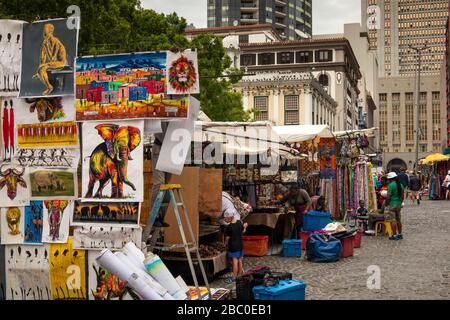 Südafrika, Kapstadt, Greenmarket Square Touristenmarkt, Souvenirläden Stockfoto