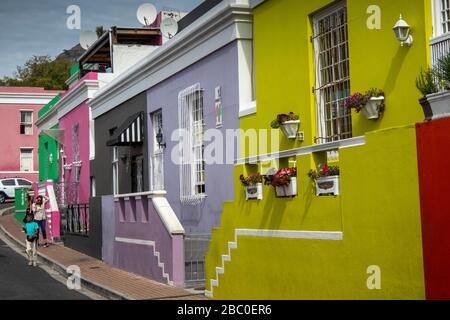 Südafrika, Kapstadt, Schotsche Knoof, Bo Kaap, Chiappini St, farbig bemalte restaurierte Häuser Stockfoto