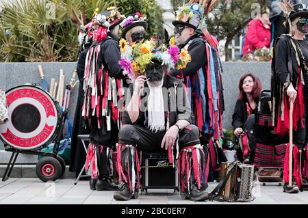 The Flag Crackers of Craven auf dem Darlington Morris Dancing Festival, County Durham, Großbritannien. 14.4.2018. Foto von Stuart Boulton. Stockfoto