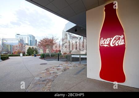 Kokskunst auf dem Gebäude in World of Coke in Atlanta, Georgia USA Stockfoto