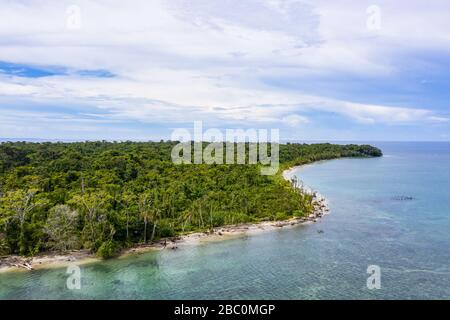 Luftaufnahme des Cahuita Nationalparks entlang der südlichen Karibikküste Costa Ricas. Stockfoto