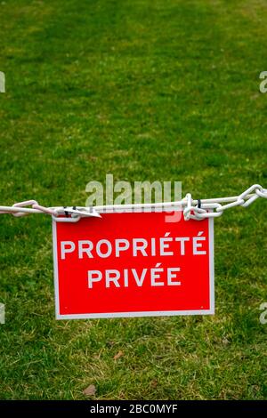 Schild mit Privateigentum, Ornolac, Ussat les Bains, Ariege, französische Pyrenäen, Frankreich Stockfoto