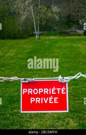 Schild mit Privateigentum, Ornolac, Ussat les Bains, Ariege, französische Pyrenäen, Frankreich Stockfoto