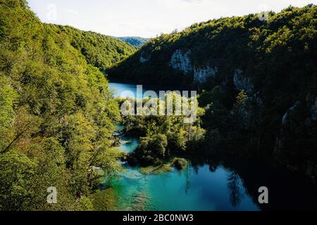 Blick auf das Tal des Nationalparks Plitvicer Seen, Kroatien Stockfoto