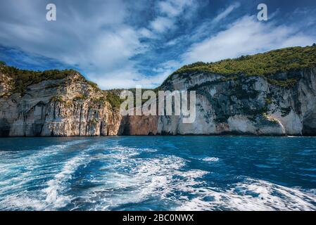 Bild von paradiesischen Sandstränden im beliebten Sommerziel - Insel Antipaxos mit türkisfarbenem Meer, Ionian, Griechenland Stockfoto