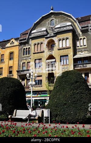 Rumänien, Timis, Temisoara, Secessionsgebäude an der Piata Victoriei mit Gärten, Altstadt. Stockfoto