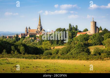 Historische Stadt Autun mit berühmter Kathedrale Saint-Lazare d'Autun, Saone-et-Loiré, Burgstall, Frankreich Stockfoto