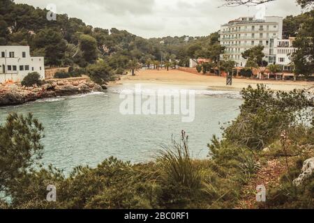 Cala Santanyi - schöner, leerer Strand in der Nebensaison in Santanyi, Mallorca, Spanien Stockfoto