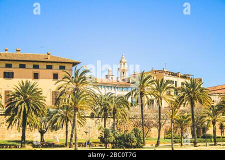 Palma, Mallorca/Spanien - 26. März 2018: Parc de la mar in der Hauptstadt Palma de Mallorca gelegen, sind sowohl die Stadt als auch der Park bei Touristen beliebt Stockfoto