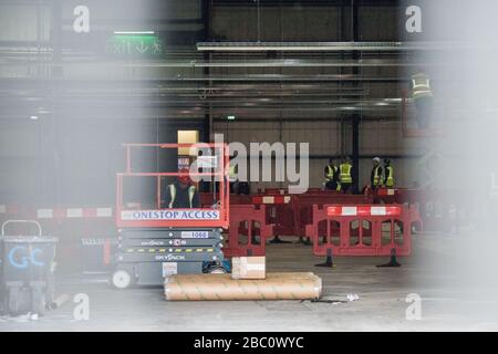 Abgebildet: Glasgow, Großbritannien. April 2020. Abgebildet: Szenen, die die Einrichtung und den Bau der neuen medizinischen Einrichtung NHS Scotland zeigen, die auf dem Scottish Events Campus (SEC) in Glasgow erstellt wird, sollen NHS Louisa Jordan heißen, nachdem Gesundheitsministerin Jeane Freeman angekündigt hat, dass das temporäre Krankenhaus nach Schwester Louisa Jordan benannt wird. Eine Krankenschwester aus dem ersten Weltkrieg, die im aktiven Dienst in Serbien im Jahr 1915 starb. Kredit: Colin Fisher/Alamy Live News Stockfoto