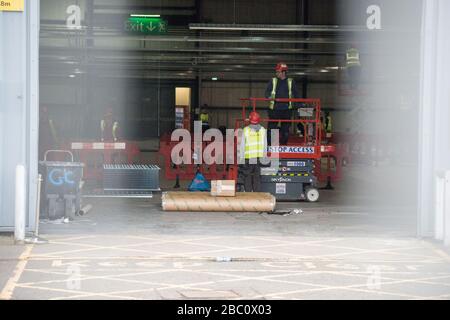 Abgebildet: Glasgow, Großbritannien. April 2020. Abgebildet: Szenen, die die Einrichtung und den Bau der neuen medizinischen Einrichtung NHS Scotland zeigen, die auf dem Scottish Events Campus (SEC) in Glasgow erstellt wird, sollen NHS Louisa Jordan heißen, nachdem Gesundheitsministerin Jeane Freeman angekündigt hat, dass das temporäre Krankenhaus nach Schwester Louisa Jordan benannt wird. Eine Krankenschwester aus dem ersten Weltkrieg, die im aktiven Dienst in Serbien im Jahr 1915 starb. Kredit: Colin Fisher/Alamy Live News Stockfoto