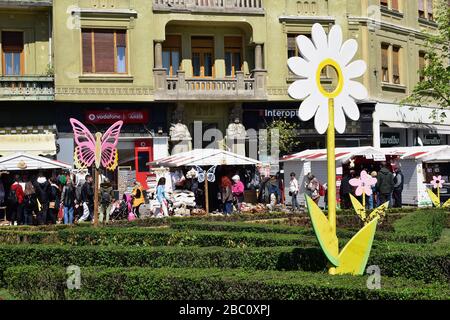 Rumänien, Timis, Temisoara, Frühlingsmarkt und Gärten, Piata Victoriei, Altstadt. Stockfoto