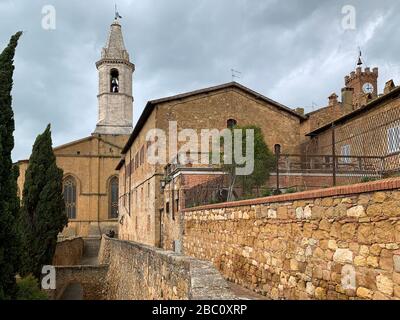 Charakteristischer Einblick in die wundervolle, mittelalterliche Stadt Pienza in der Toskana, Italien. Stockfoto