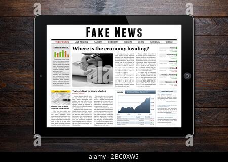 Eine Tageszeitung, die "Fake News" als Überschrift zeigt. Stockfoto