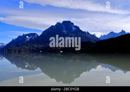 Blick über Lago Gray, den Nationalpark Torres del Paine, die Region Magallanes, Patagonien, Chile Stockfoto