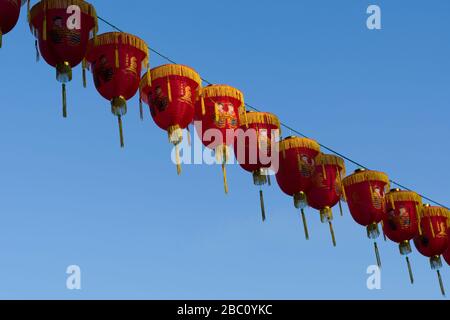 Chinesische Laternen für das chinesische Neujahr, Chinatown, Gerrard Street, London, Großbritannien Stockfoto