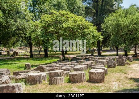 Griechenland, Olympia, Antike Säulen in der archäologischen Stätte Stockfoto