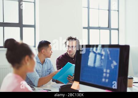 Designer arbeiten, treffen sich im Büro Stockfoto