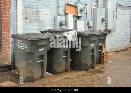 Plaza Midwood ist ein trendy Viertel in Charlotte, NC und macht einen perfekten Spaziergang mit allen interessanten Menschen, Texturen, Farben und Szenen. Stockfoto