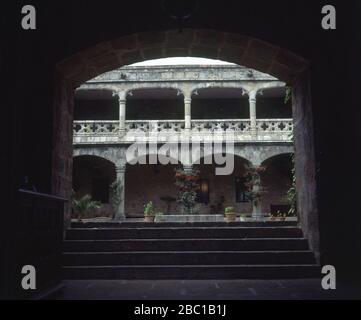 ENTRADA AL PATIO. ORT: PALACIO CASTILLO DE LOS CONDES DE OROPESA. Jarandilla de la Vera. CACERES. SPANIEN. Stockfoto