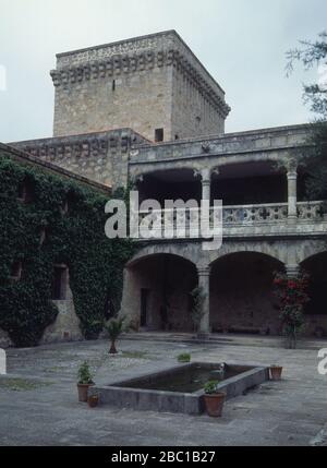 TERRASSE Y TORREON. ORT: PALACIO CASTILLO DE LOS CONDES DE OROPESA. Jarandilla de la Vera. CACERES. SPANIEN. Stockfoto