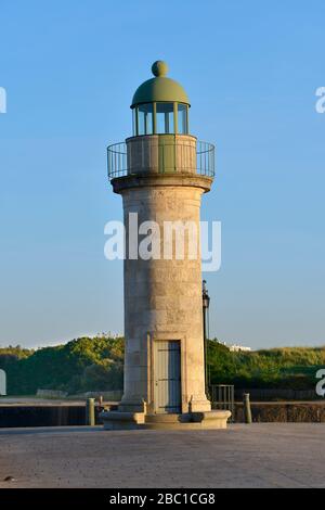 Leuchtturm im Hafen von Saint-Gilles-Croix-de-Vie, Gemeinde im Departement Vendée in der Region "pays de la Loire" im Westen Frankreichs Stockfoto