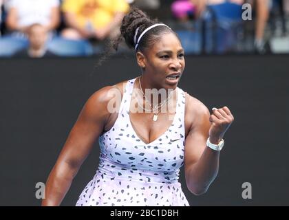 Die amerikanische Tennisspielerin Serena Williams (USA) feiert im Rahmen des Australian Open 2020 Tennis Tournament, Melbourne Park, Melbourne, Victoria, Australien Stockfoto