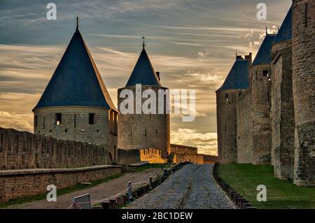 Mauern des befestigten Cite de Carcassonne, Frankreich Stockfoto