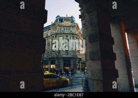 Ungarn, Budapest, 5. märz 2020 Foto der schönen alten Architektur in Budapesta am Abend Stockfoto