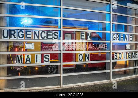 NOTAUFNAHME IM KRANKENHAUS VON LISIEUX, FEUERWEHRLEUTE DER NOTDIENSTZENTRALE VON LISIEUX, SDIS14, CALVADOS, FRANKREICH Stockfoto