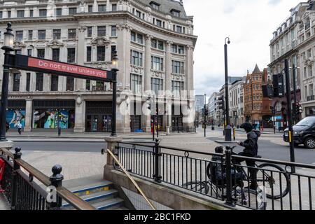 Ein menschenleerer Oxford Circus in Central London während des Ausbruchs des Corona-Virus. Stockfoto