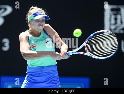 Die amerikanische Tennisspielerin Sofia Kenin spielt einen Backhand-Schuss beim Tennisturnier Australian Open 2020, Melbourne Park, Melbourne, Victoria, Australien Stockfoto