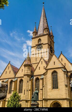 Die mittelalterliche Lutherische Marienkathedrale in Sibiu, Siebenbürgen, Rumänien. Juni 2016. Stockfoto