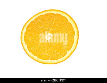 Nahbereich von saftigem Orange isoliert auf weißem Hintergrund Stockfoto
