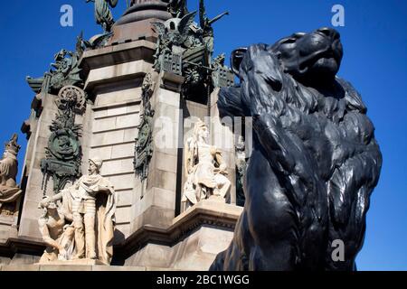 Nahaufnahme des berühmten historischen Wahrzeichen der Bildhauerei namens "Mirador de Colom" (Colombus Monumentt), erbaut im Jahre 1888 von Rafael Atche in Barcelona. Das ist es Stockfoto