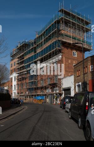 Viktorianische Lagerrenovierung in Stanley House Studios, Stanley Gardens, East Acton, Shepherds Bush, London, W3 Stockfoto