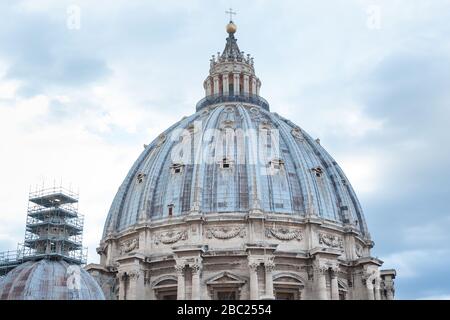 VATIKANSTADT, VATIKAN - 05. OKTOBER 2018: Petersdom, weltgrößte Christentumsbasilika, Rom, Italien Stockfoto