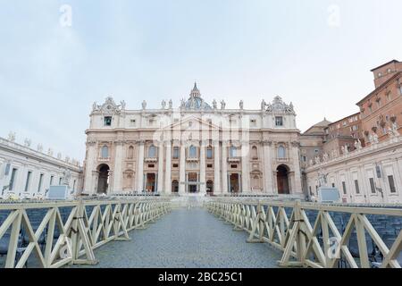 VATIKANSTADT, VATIKAN - 05. OKTOBER 2018: Petersdom, weltgrößte Christentumsbasilika, Rom, Italien Stockfoto