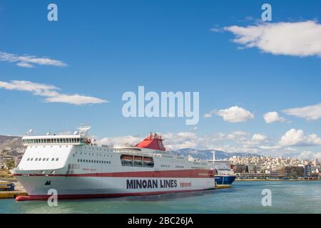 Schnellfährschiff "Knossos" des Unternehmens Minoan Lines im Hafen von Piräus in Attika Griechenland Stockfoto