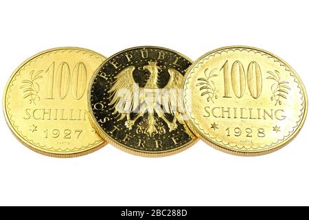 Österreichische 100 Schilling-Goldmünzen isoliert auf weißem Hintergrund Stockfoto