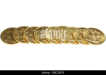 Britische Voll-Sovereign-Goldmünzen isoliert auf weißem Hintergrund Stockfoto