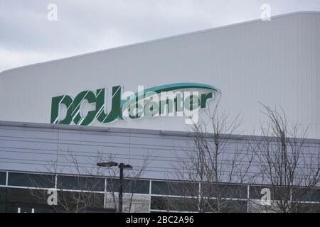 Worcester, Massachusetts, USA. April 2020. Das Sport- und Kongresszentrum des DCU Centers, in dem während des Covid-19-Virus-Notfalls ein Notkrankenhaus eingerichtet wurde. Kredit: Kenneth Martin/ZUMA Wire/Alamy Live News Stockfoto