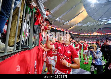 Vancouver, Kanada. März 2020. Nathan Hirayama #9 von Kanada interagiert mit kanadischen Fans, nachdem er Südafrika besiegt hat, um Bronze am 2. Tag zu gewinnen - Stockfoto