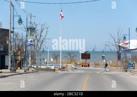 April 2020 schließt Ontario Canada alle Parks und Strände wegen Coronavirus/Covid-19. Grand Bend Ontario leer mit nur Notsigns, die zeigen, dass der Strand geschlossen ist. Luke Durda/Alamy Stockfoto