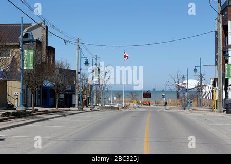 April 2020 schließt Ontario Canada alle Parks und Strände wegen Coronavirus/Covid-19. Grand Bend Ontario leer mit nur Notsigns, die zeigen, dass der Strand geschlossen ist. Luke Durda/Alamy Stockfoto