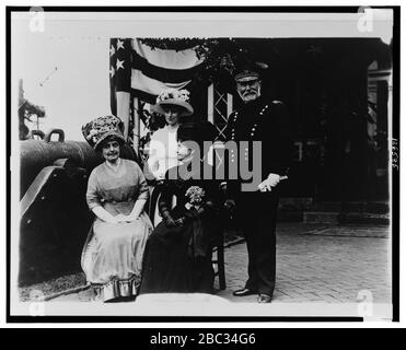 Gruppenporträt von Ida H. Grant, unidentifizierte Frau, Julia Dent Grant und Frederick Dent Grant, Sohn von U.S. Grant, Stockfoto